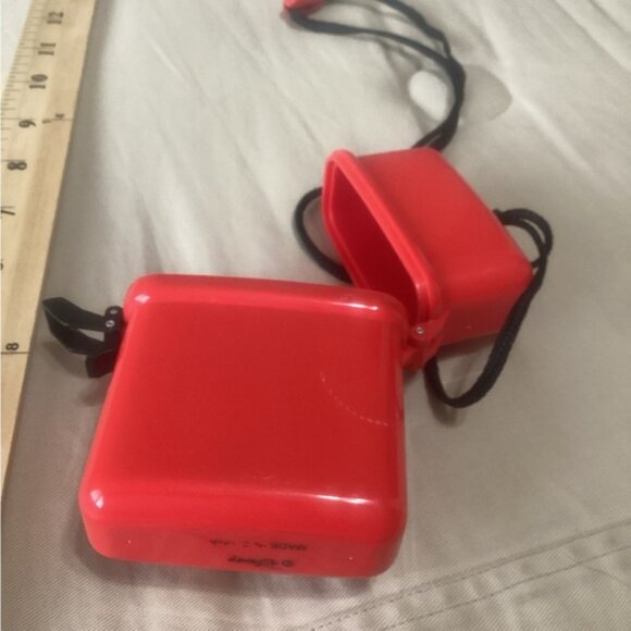 Vintage Red Minnie Mouse waterproof  Case from Walt Disney World - Picture 9 of 10